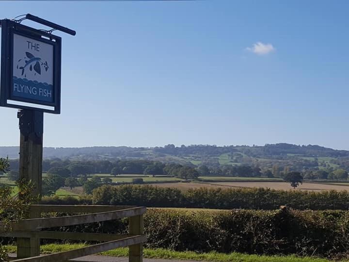 The Flying Fish Stables Hotell Ilminster Rum bild